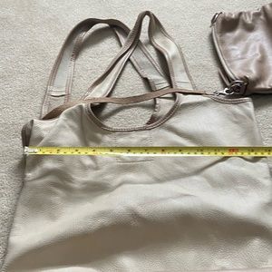 Laura di Maggie tan bag